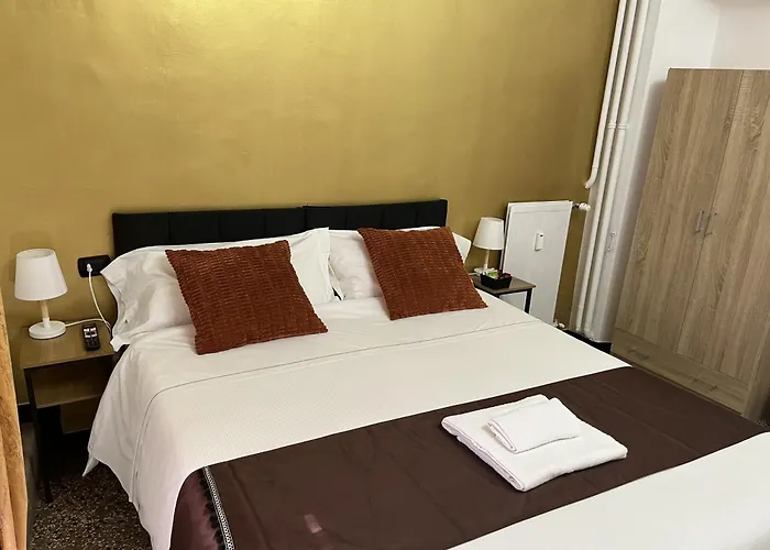 Genova Gold Rooms